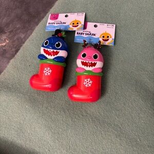 NWT 2 Pink Fong Baby Shark Holiday Christmas Ornaments Mommy Pink & Daddy Blue